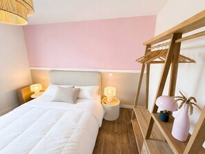 Iron/ironing board, WiFi, bed sheets - Holiday Home “Kerou Plage” – Sea View, 50 m from Beach, Private Pool (Clohars-Carnoët)