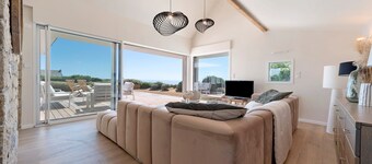 Holiday Home “Kerou Plage” – Sea View, 50 m from Beach, Private Pool