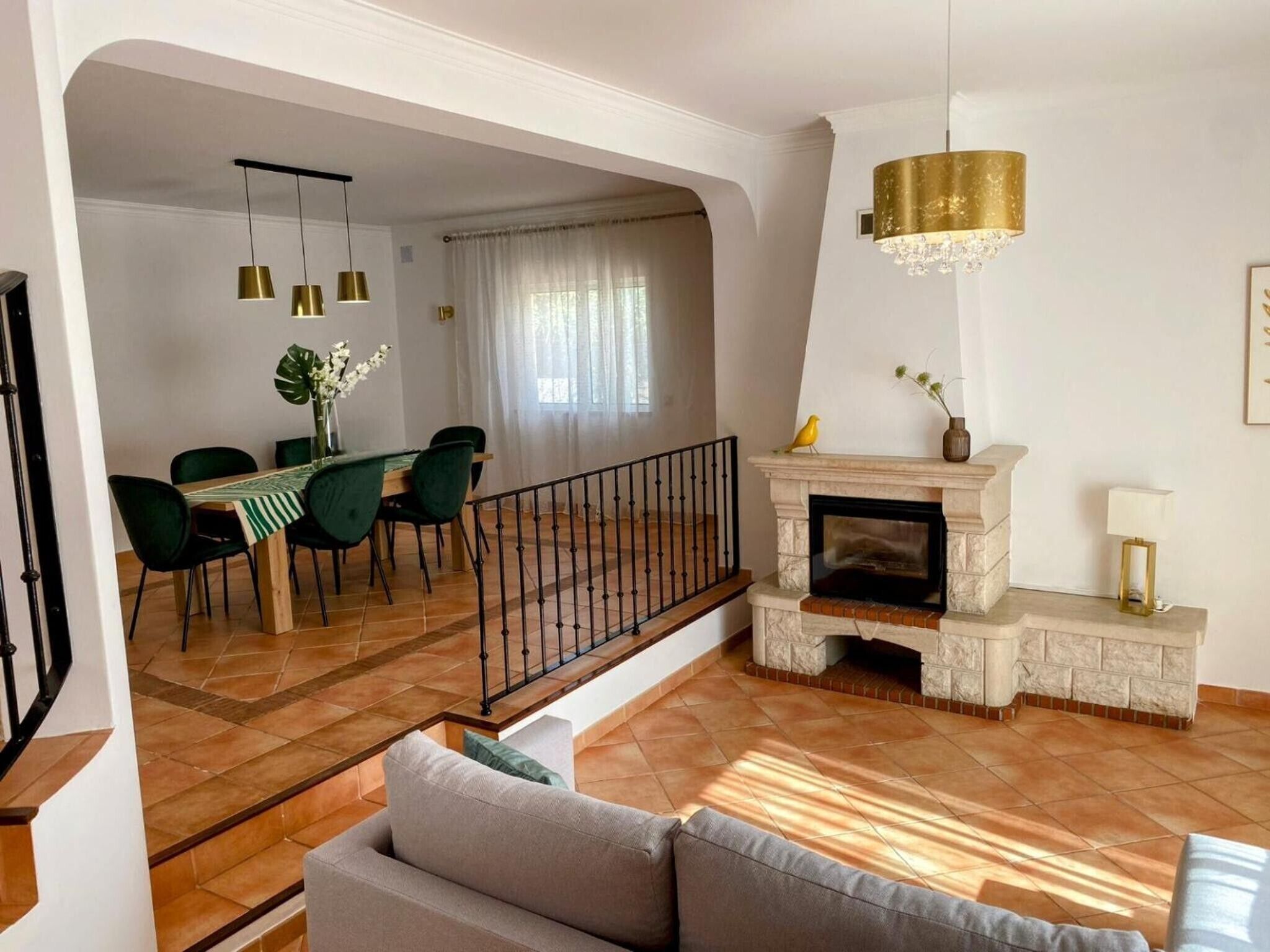 TV, fireplace