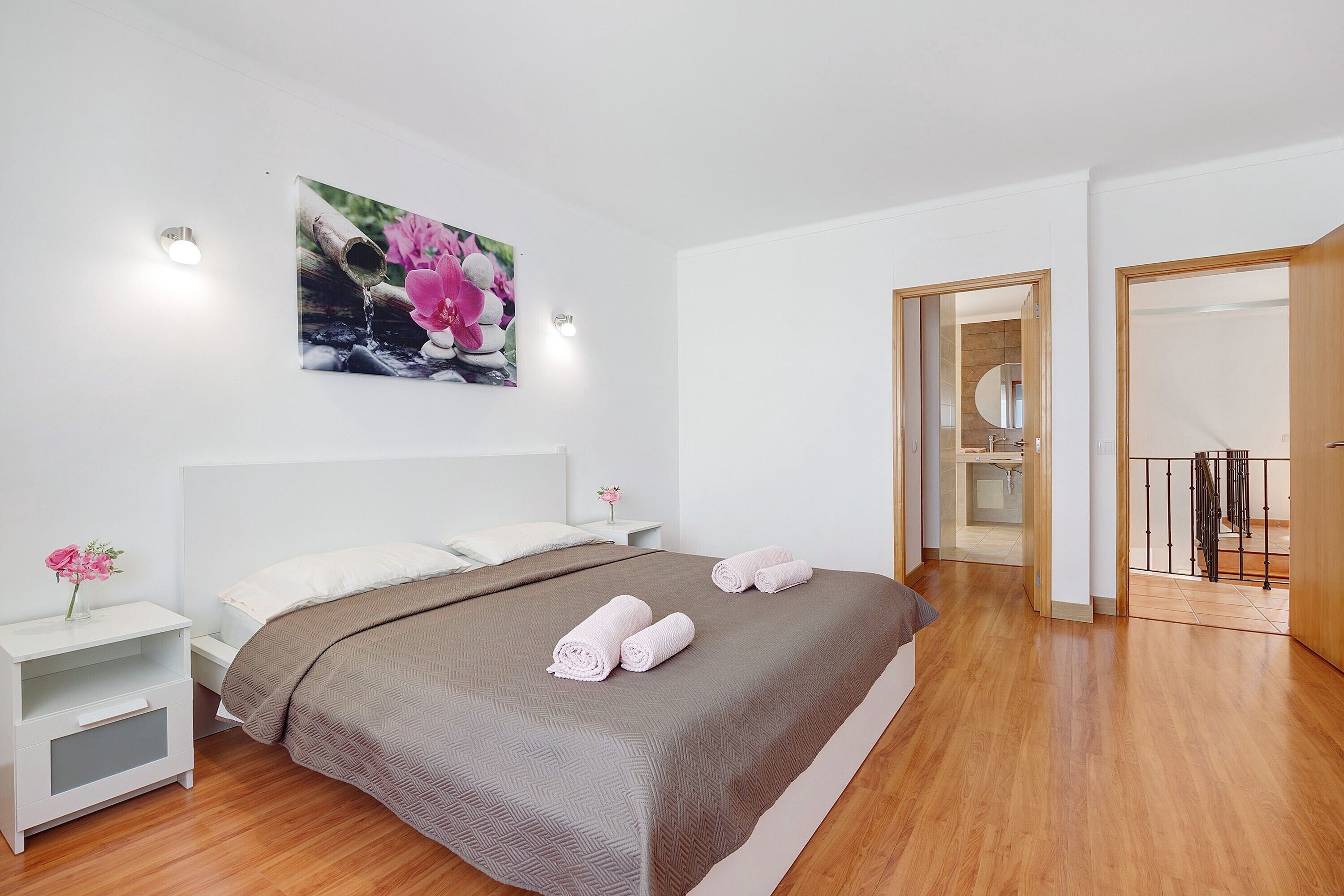 Iron/ironing board, WiFi, bed sheets