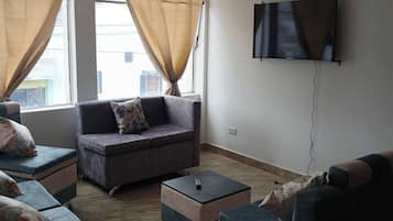 Condo, 1 Bedroom, Smoking | Living room