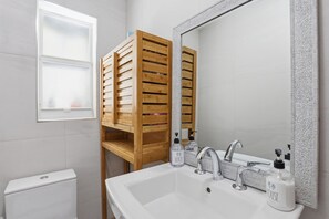 Dusche, Handtücher, Seife, Toilettenpapier