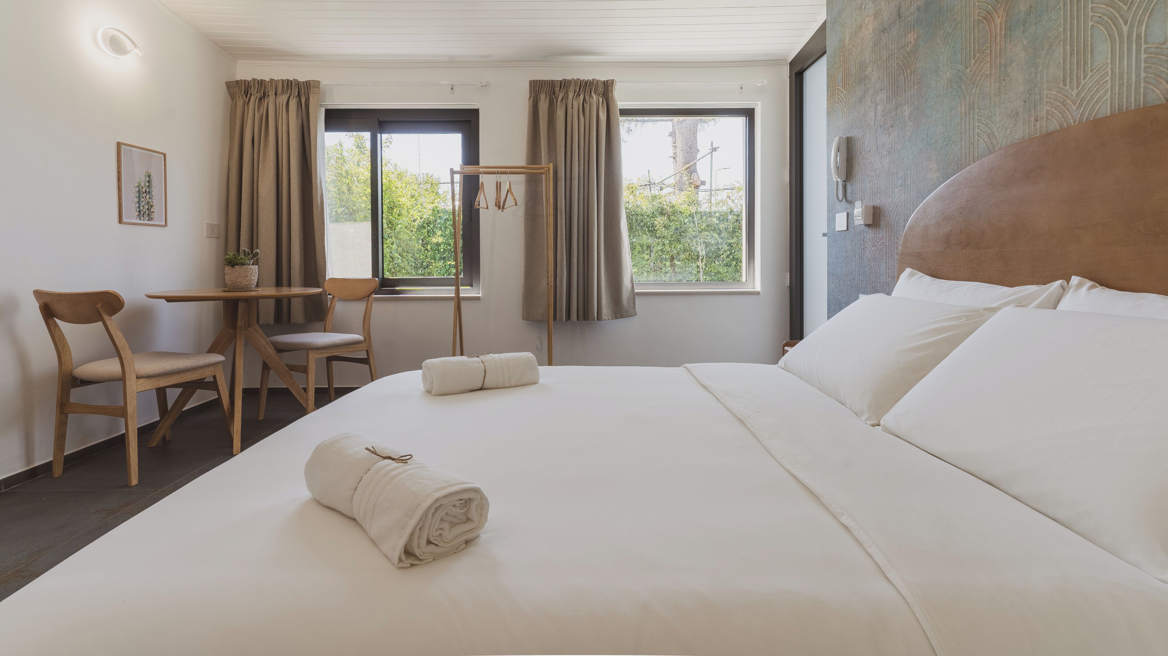 WiFi, bed sheets