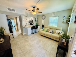 Smart TV - Cozy 1-bedroom condo in wonderful Tampa with AC and gym (Tampa)