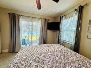 Iron/ironing board, WiFi, bed sheets, wheelchair access - Cozy 1-bedroom condo in wonderful Tampa with AC and gym (Tampa)
