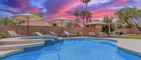 Piscina all'aperto, una piscina riscaldata