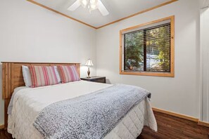 5 slaapkamers, een strijkplank/strijkijzer, wifi, beddengoed
