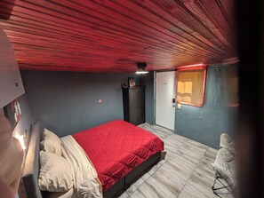 1 bedroom, WiFi, bed sheets - Quiet Cabin with AC in charming Terlingua Ranch perfect for relaxing getaway (Alpine)