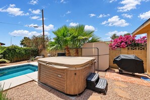 A backyard with a hot tub, a barbecue grill, and a swimming pool. - Heated Pool & Hot Tub | Old Town | Sleeps 10+ (Scottsdale)