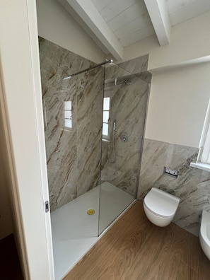 Shower, hair dryer, towels, soap - Villa Thymari (MASSA)