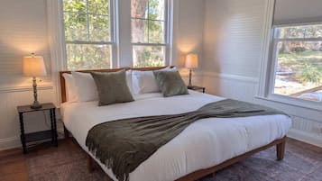 Iron/ironing board, travel crib, WiFi, bed sheets