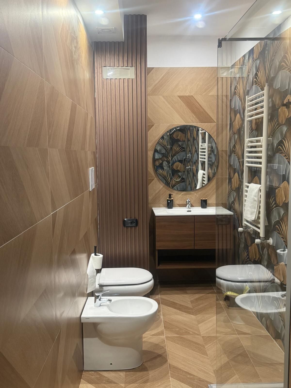 Luxury Suite, Balcony, City View | Bathroom