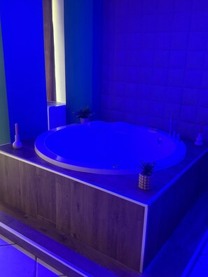 Luxury Suite, Balcony, City View | Bathroom - partenope chiaia suite & room's (Napoli)