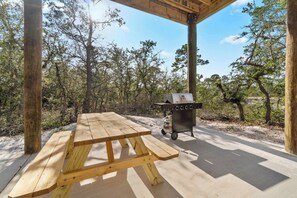 Outdoor dining - Newly Renovated Gulf Shores Getaway with Gas Grill (Gulf Shores)