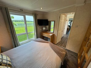 2 slaapkamers, een strijkplank/strijkijzer, wifi, beddengoed