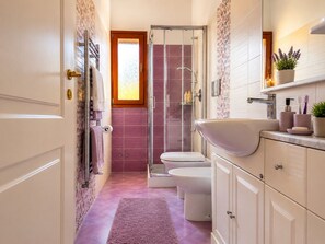 Hair dryer, toilet paper - The House Iolanda Sea View sunsets Corsica and Pianosa (Toscana)