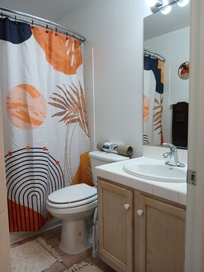 Hair dryer, towels, toilet paper - Cozy 1-bedroom condo in lovely Northwest Las Vegas (Las Vegas)