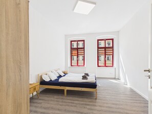 2 bedrooms, WiFi, bed sheets - Group apartment with balcony, up to 5 persons - GÖ09 (Görlitz)