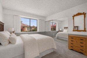 3 chambres, fer et planche à repasser, Wi-Fi, draps fournis