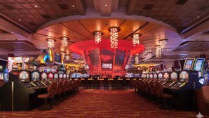 Casino - 5BR Luxury Poconos Getaway w/ Jacuzzi, Theater, Poker, Fire Pit & Arcade (East Stroudsburg)