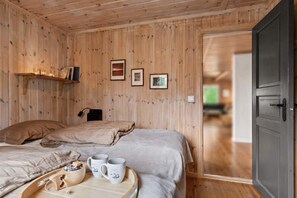 4 slaapkamers, een strijkplank/strijkijzer, gratis wifi, beddengoed