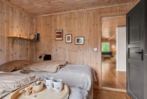 4 soverom, strykejern/-brett, wi-fi (inkludert) og sengetøy
