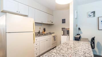 Coffee/tea maker, fridge, microwave, oven