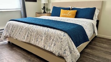 1 bedroom, desk, iron/ironing board, WiFi