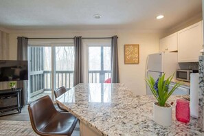 Dining - Forest Retreat Condo (Bloomington)