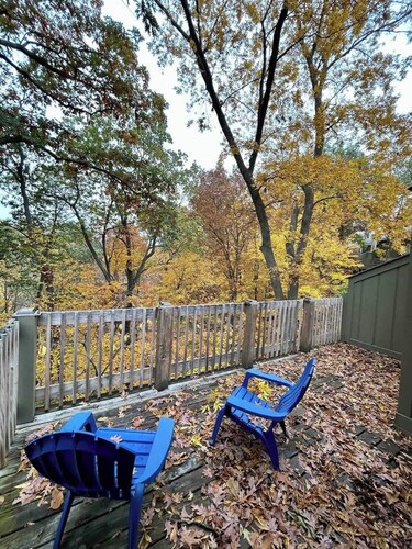 Eagle Pointe Leaf & Loft Living