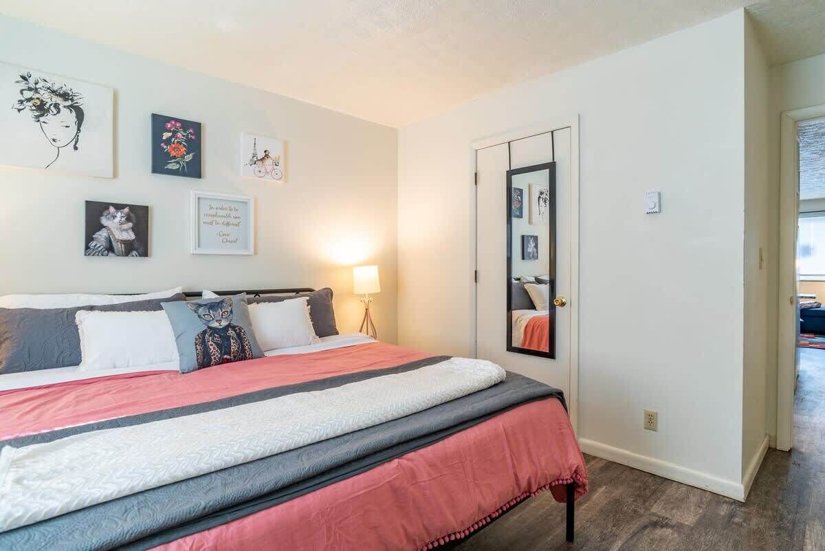 Iron/ironing board, WiFi, bed sheets