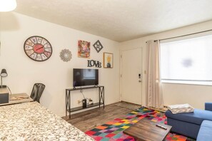 TV, offices - Maple Row: Karma Vibe Like That (Bloomington)