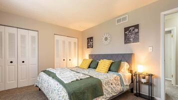 Iron/ironing board, WiFi, bed sheets