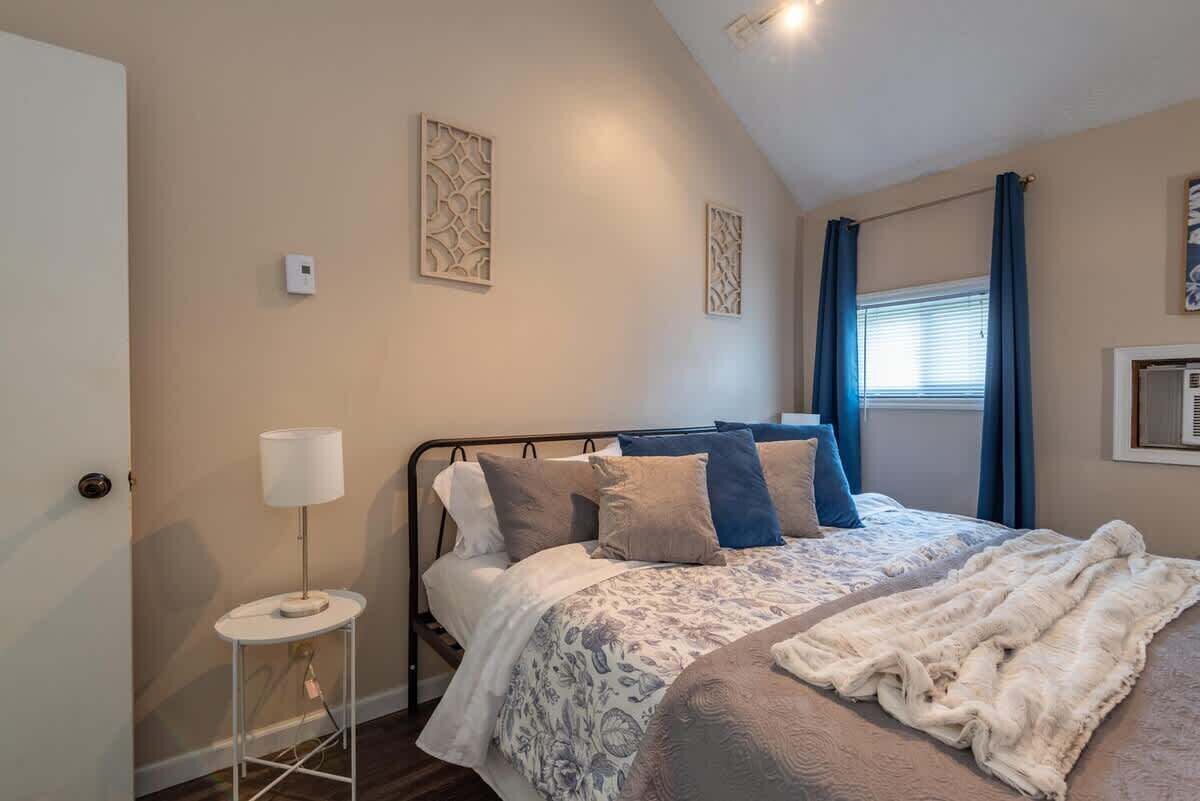 2 chambres, fer et planche à repasser, Wi-Fi, draps fournis