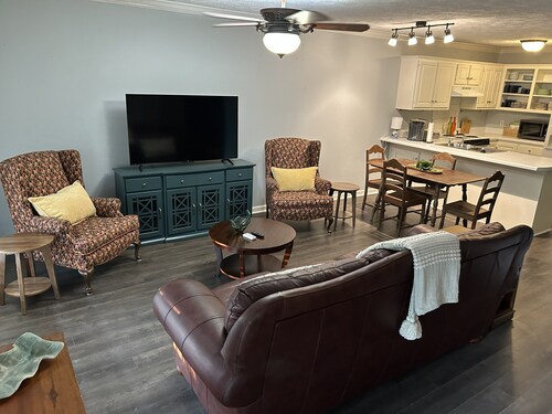 Newly Available Cozy Heirloom Condo 3 miles from the Dude at MSU!