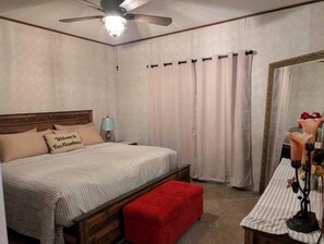 3 habitaciones, escritorio, tabla de planchar con plancha y wifi gratis 