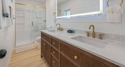 Resort Style Home w Heated Pool Sauna & Hot Tub