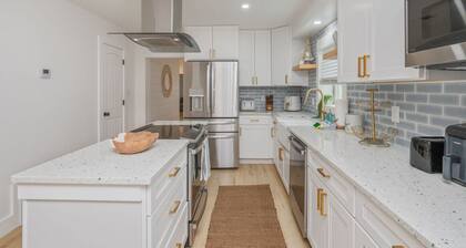 Resort Style Home w Heated Pool Sauna & Hot Tub