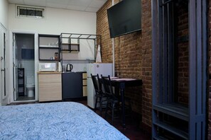 1 bedroom, bed sheets - Cozy Private Studio in Greenpoint- Steps from Manhattan Access (Brooklyn)
