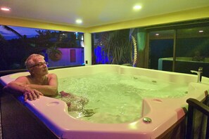 Interior - Two-story, two-bedroom oceanfront suite with private jacuzzis and full kitchen. (Santa Maria)