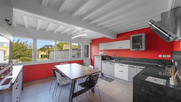 Fridge, microwave, oven, dishwasher