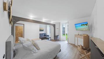 Iron/ironing board, travel crib, WiFi, bed sheets