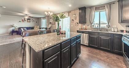 Matta Dr Escape >Massage Table, Wine Game Room & HotTub<