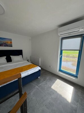 Appartement Familial, balcon, vue canal