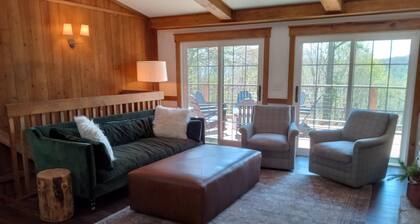 Adorable comfort on 2 acres close to hiking trails and scenic mountain drives