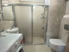 Shower, hair dryer, towels, soap - Stunning Waterfront Holiday at Datça Marina (Muğla)