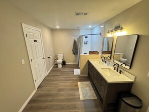 Towels, soap, toilet paper - Pierfront Oasis by the bay (Oldsmar)