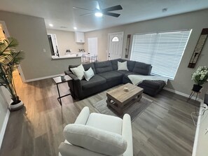 Living area - Pierfront Oasis by the bay (Oldsmar)