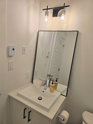 Bathroom - Cool & Cozy 1 Bedroom Suite (Riverview)
