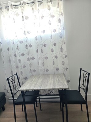 Dining - Cool & Cozy 1 Bedroom Suite (Riverview)